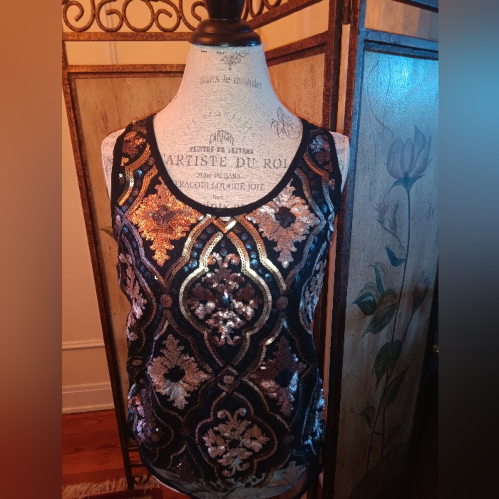 Gorgeous Karen Kane sequins tank top